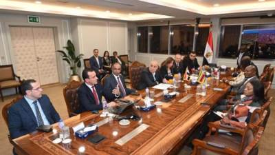 وزير الإسكان يعرض على نظيره الزيمبابوى التجربة العمرانية المصرية فى مختلف جوانبها