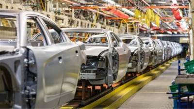 مصنع نيسان مصر ينتج 300 ألف سيارة 