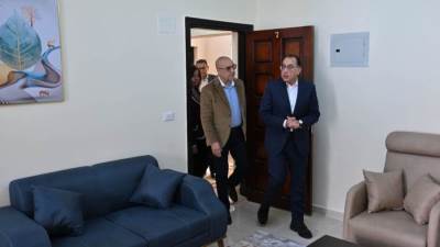 رئيس الوزراء يسلم عقود وحدات سكنية في«سكن لكل المصريين» بـ «أكتوبر الجديدة»