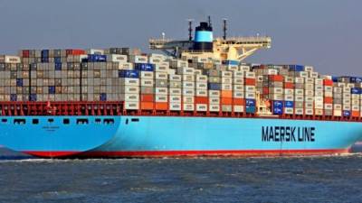 ميرسك تواصل جدولة رحلات عبر قناة السويس على الرغم من هجوم الحوثيين