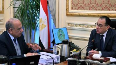 رئيس الوزراء يتابع مع وزير قطاع الأعمال جهود تطوير محالج القطن وإعادة تأهيلها