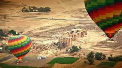 تحليق 38 بالونًا طائرًا يقل 870 سائحًا بسماء الأقصر