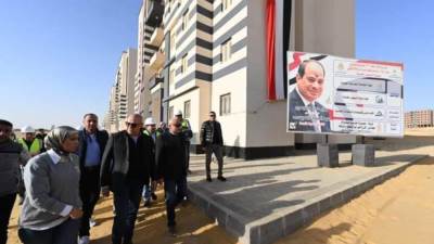 وزير الإسكان يتفقد وحدات«سكن لكل المصريين - محور منخفضى الدخل» بالسويس الجديدة
