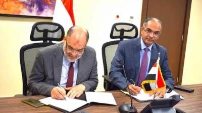 «الإسكان »والجامعة الأمريكية توقعان  اتفاقية  لرفع قدرات مهندسين وعاملين بالصعيد