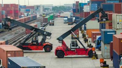 «الموانئ البرية» تُحصل 600 ألف دولار الدفعة الأولى من امتياز ميناء أكتوبر