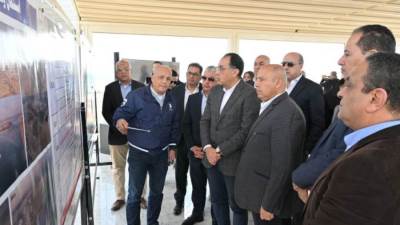 رئيس الوزراء يتفقد أعمال تطوير ميناء السخنة