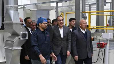 رئيس الوزراء يزور شركة "يان جيانغ ايجيبت" المحدودة للمنتجات