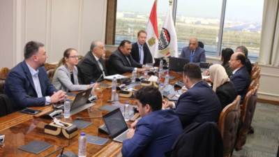 وزير قطاع الأعمال العام يبحث مع وفد البنك الدولي سبل التعاون المشترك