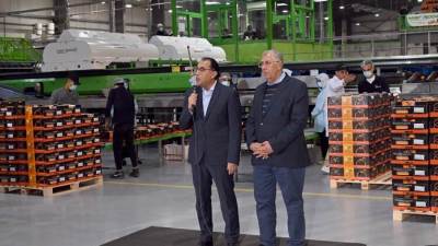 رئيس الوزراء: الحكومة متاحة على مدار الساعة لحل أية مشكلات تواجه القطاع الخاص