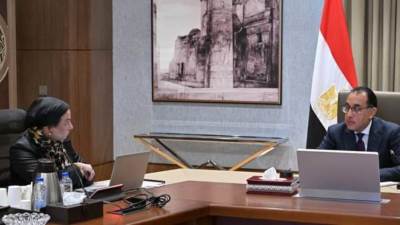 رئيس الوزراء يتابع مع وزيرة البيئة عدداً من الملفات