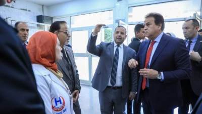 وزير الصحة يتفقد أعمال التطوير الجارية بمستشفى الشيخ زايد المركزي
