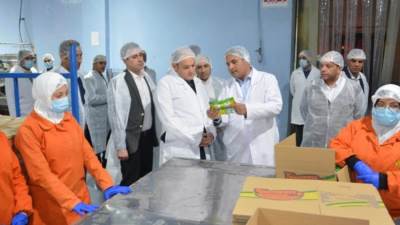 وزير التجارة يزور مصانع لانتاج البن والأجبان والخضروات المجمدة بالمنطقة الصناعية بالعبور