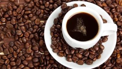 موردي البن يوقفون البيع مؤقتاً بسبب صعوبة الاستيراد