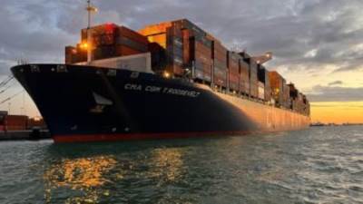 ميناء الإسكندرية يستقبل أكبر سفينة حاويات في تاريخه