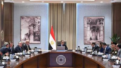 رئيس الوزراء يستعرض مع مسئولى «شنايدر إليكتريك»مبادرة إنشاء 1000 منزل ذكى