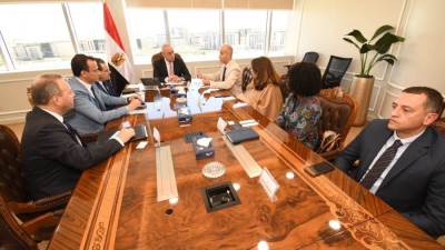 وزير الإسكان يستعرض مع مسئولى «الهابيتات» تحضيرات hستضافة مصر للمنتدى الحضرى العالمى