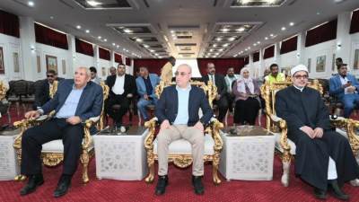 وزير الإسكان ومحافظ الوادى الجديد يتفقدان مُجَمَّع المصالح الحكومية المُمَيْكَن شمال الخارجة