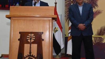 وزير الإسكان يثنى على الجهود المبذولة لتطوير وتنمية محافظة الوادى الجديد