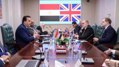 وزير الصحة يستقبل السفير البريطاني بالقاهرة لبحث سبل التعاون بين البلدين