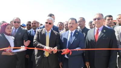 وزير التعليم العالي يفتتح عددًا من المشروعات التعليمية والخدمية بجامعة الوادي الجديد