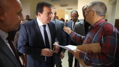 وزير الصحة يتفقد مركز طب أسرة «ميت عقبة»