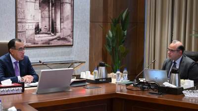 مدبولي يتابع مع محمد فريد جهود تطوير وتنمية القطاع المالي غير المصرفي