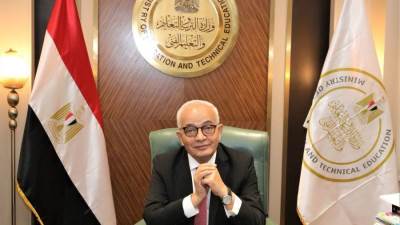 حجازي يعقد اجتماعا مع اللجنة المسئولة عن وضع جدول امتحانات الثانوية العامة