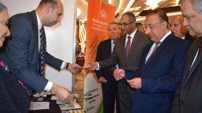 محافظ الإسكندرية ونائب وزير الإسكان يفتتحان مؤتمر استدامة الصناعة الوطنية 