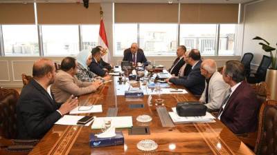 وزير الإسكان يتابع معدلات تنمية أراضى الساحل الشمالي الغربي