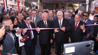 وزير الزراعة ومحافظ الجيزة يفتتحان معرض خير مزارعنا لاهالينا للسلع والمنتجات الغذائية