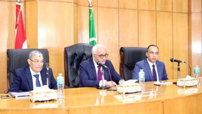وزير التربية والتعليم ومحافظ المنيا يعقدان اجتماعًا مع مديرى الإدارات التعليمية