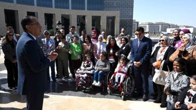 مدبولي يستقبل مجموعة من الأطفال من ذوي الهمم وأصحاب القدرات الخاصة