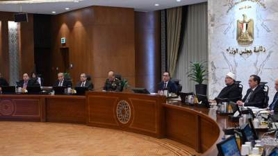 رئيس الوزراء يُشيد بقرارات البنك المركزي التي تستهدف مواصلة جهود التحول