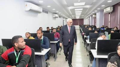 حجازي يتفقد امتحانات المتقدمين لمسابقة شغل أكثر من ١١ ألف معلم مساعد