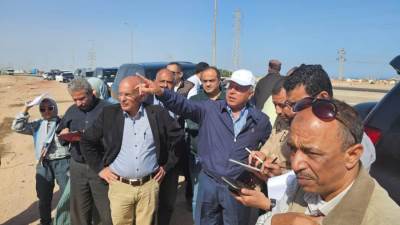 وزير النقل يتفقد مسار الخط الثالث من شبكة القطار الكهربائى السريع
