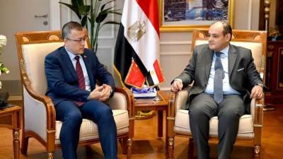 وزير التجارة والصناعة يبحث مع نائب السفير الصيني بالقاهرة