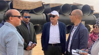 عبد المطلب ممدوح يتفقد مشروعات المرافق والطرق بمناطق الامتداد للقاهرة الجديدة