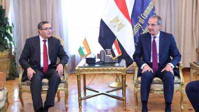طلعت يشهد توقيع مذكرة تفاهم بين معهد تكنولوجيا المعلومات والمعهد الوطنى للإلكترونيات