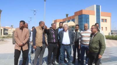 علاء منيع يتابع أعمال تطوير الطرق والبنية الأساسية والخدمات بالمدينة