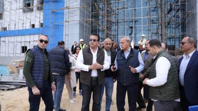 وزير الصحة يتفقد المستشفى الجديد بمدينة العبور