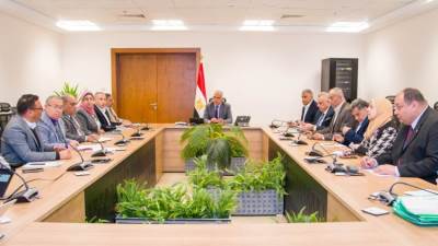 وزير الري يتابع موقف إستعدادات أجهزة الوزارة لفترة أقصى الإحتياجات