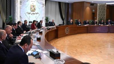 رئيس الوزراء يتابع إجراءات زيادة المعروض من السكر في الأسواق