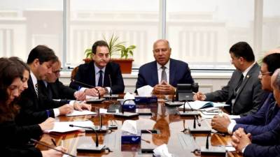 وزير النقل يستقبل السفير الفرنسي بالقاهرة لبحث تدعيم التعاون المشرك بين الجانبين