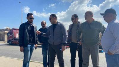 محمد خلف الله يتفقد أعمال تطوير ورفع كفاءة محاور الطرق بمنطقة الميناء