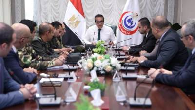 وزير الصحة يتابع الموقف التنفيذي للشبكة الوطنية للطوارىء والسلامة العامة