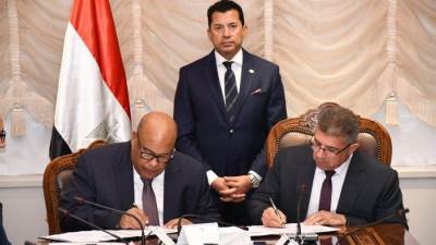 وزير الرياضة يشهد مراسم توقيع مذكرة تفاهم بين الوزارة والغرفة التجارية للقاهرة