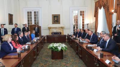 وزير الخارجية يستقبل وزير الخارجية الأمريكي