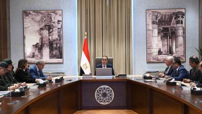 الحكومة تبدأ إجراءات توفير مخزون استراتيجي من السلع الأساسية لضبط الأسواق