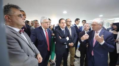 عاشور والسفير الفرنسي ورئيس الجامعة الفرنسية يتفقدون أعمال إنشاء الحرم الجديد للجامعة