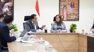 وزيرا التخطيط والصحة يناقشان الخطة الاستثمارية لوزارة الصحة للعام المالي 24/2025
